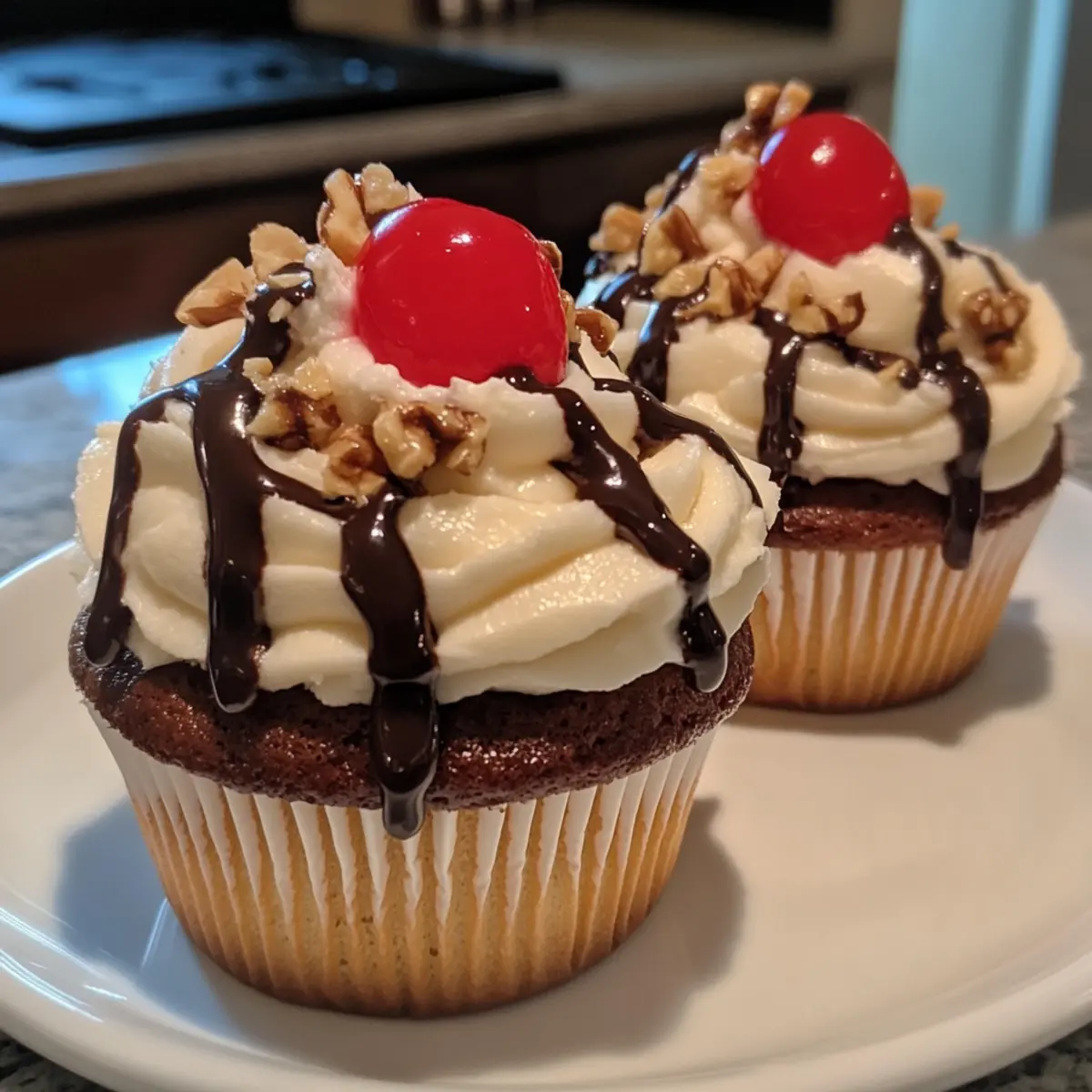 Banana Split Cupcakes: Irresistibly Fun and Flavorful Treats